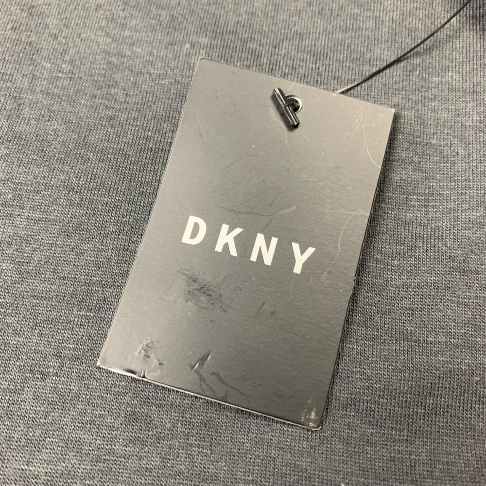 DKNY T-shirt Mens V neck grey small NWT - Picture 4 of 6